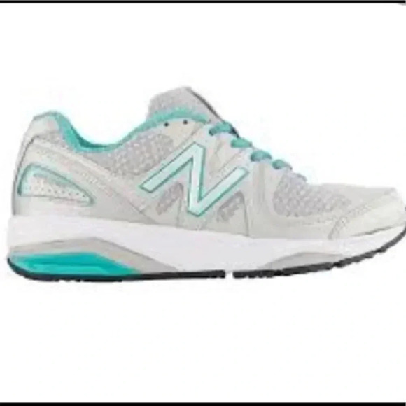 New Balance Shoes - New Balance women athletic shoes size 10